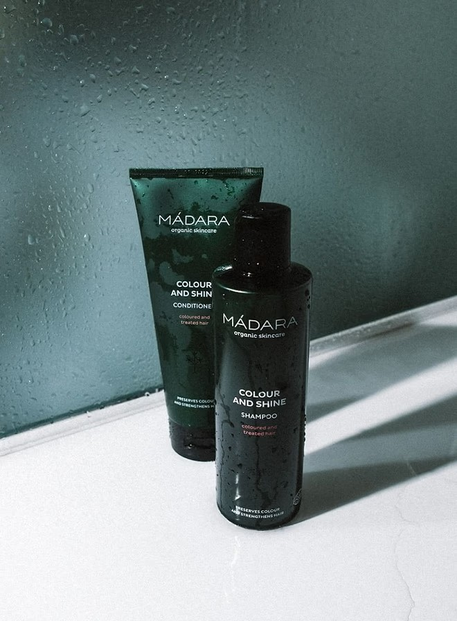 Madara Colour and Shine Conditioner – fargebevarende balsam med linfrø og hestekastanje som gir glans, beskytter farge og mykgjør farget hår.