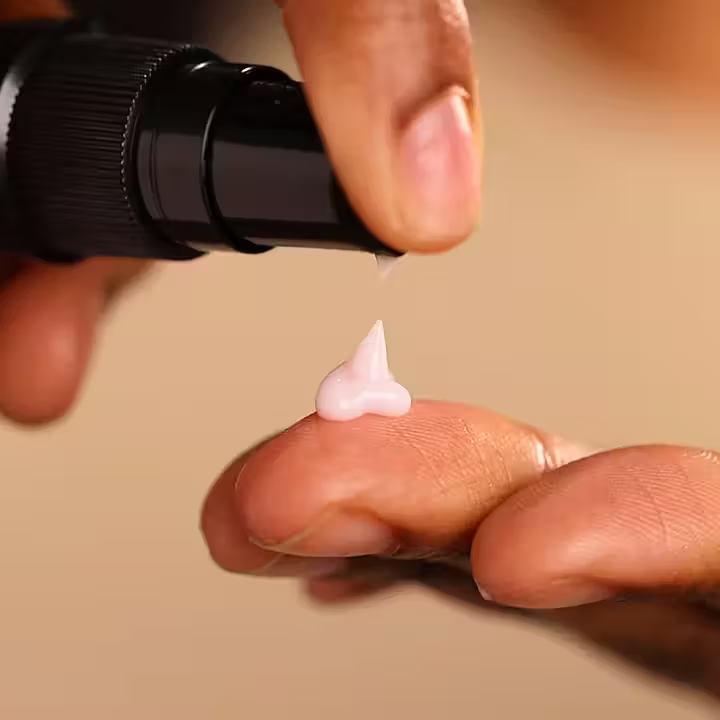 Evolve Resveratrol + Niacinamide Serum – økologisk serum som reduserer pigmentering, gir jevn hudtone og beskytter mot miljøskader.