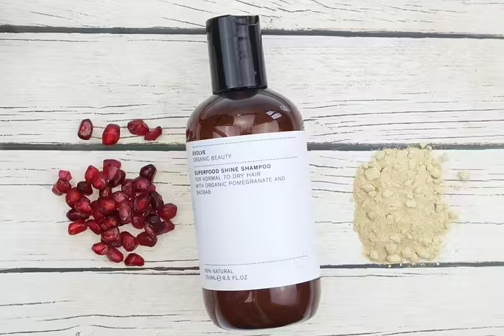Evolve Superfood Shine Shampoo – økologisk sjampo for normalt til tørt hår, gir glans, styrker og reduserer frizz med naturlige ingredienser.