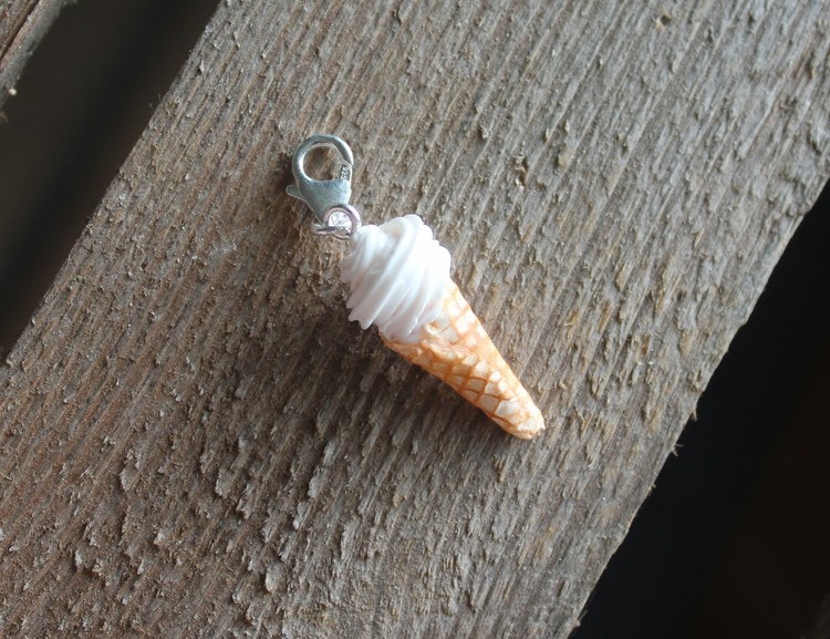 Necklace pendant, soft ice cream