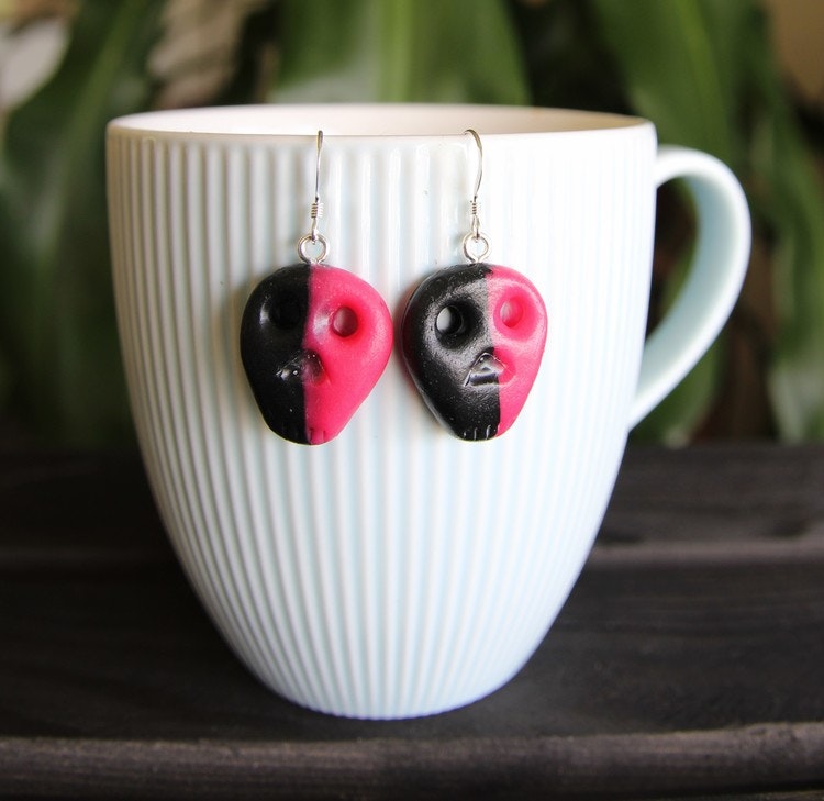 Earrings, raspberry / licorice skull