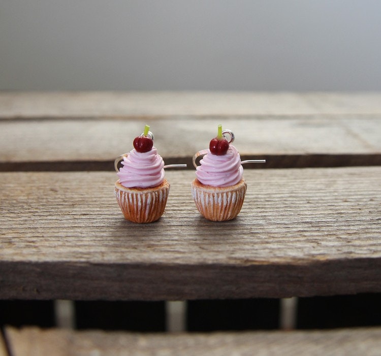 Örhängen, rosa cupcakes med körsbär