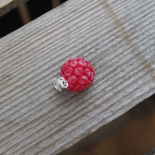 Necklace pendant, raspberry