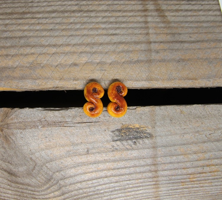 Stud Earrings, Lussebullar