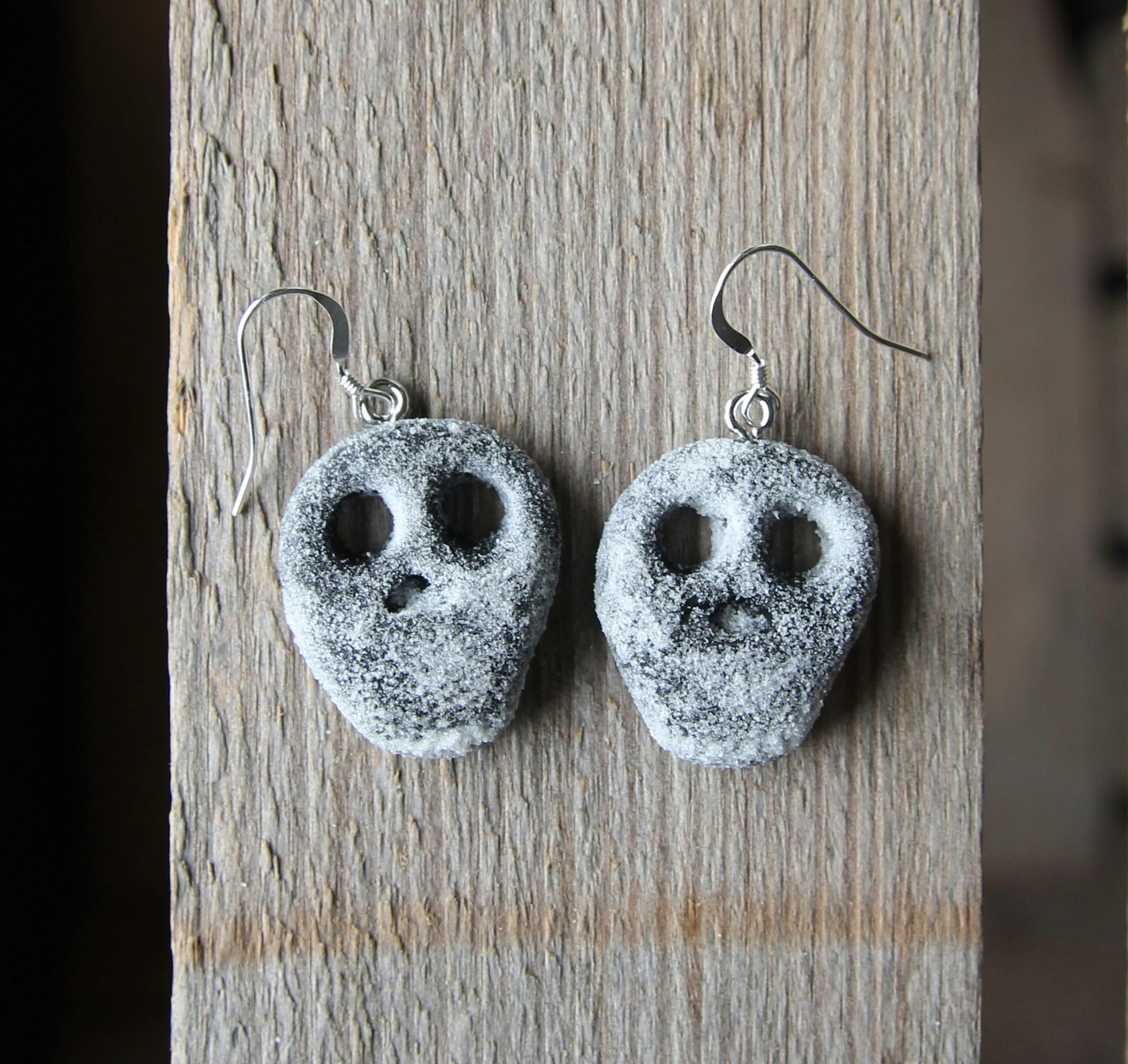 Earrings, licorice skull