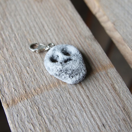 Necklace pendant, salt licorice skull