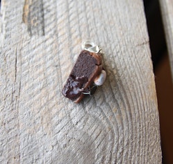 Halsbandshänge, Påskkladdkaka med chokladägg