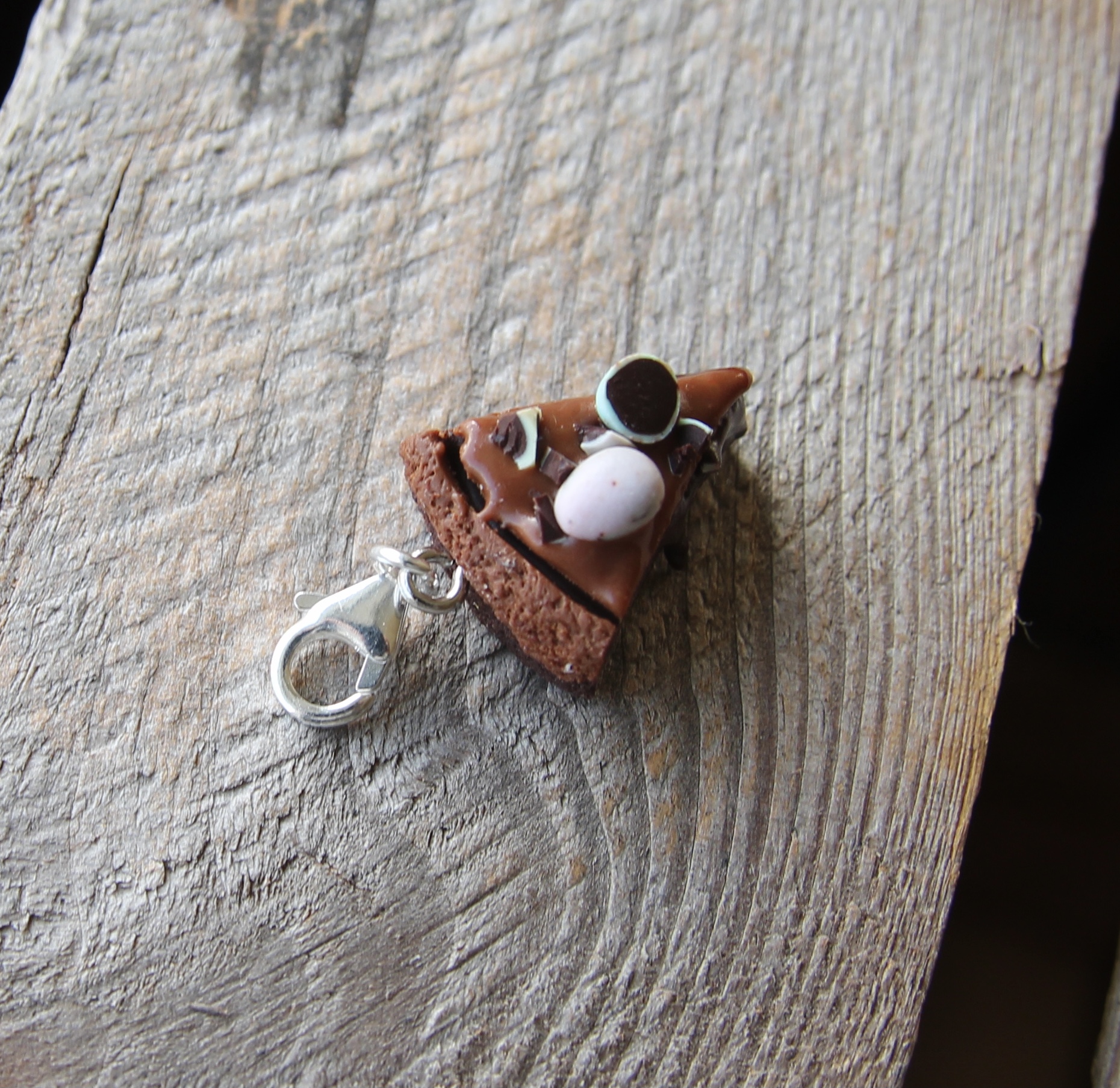 Halsbandshänge, Påskkladdkaka med chokladägg