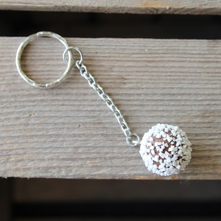 Nyckelring, chokladboll med pärlsocker (utan bett)