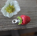 Halsbandshänge, jordgubbe