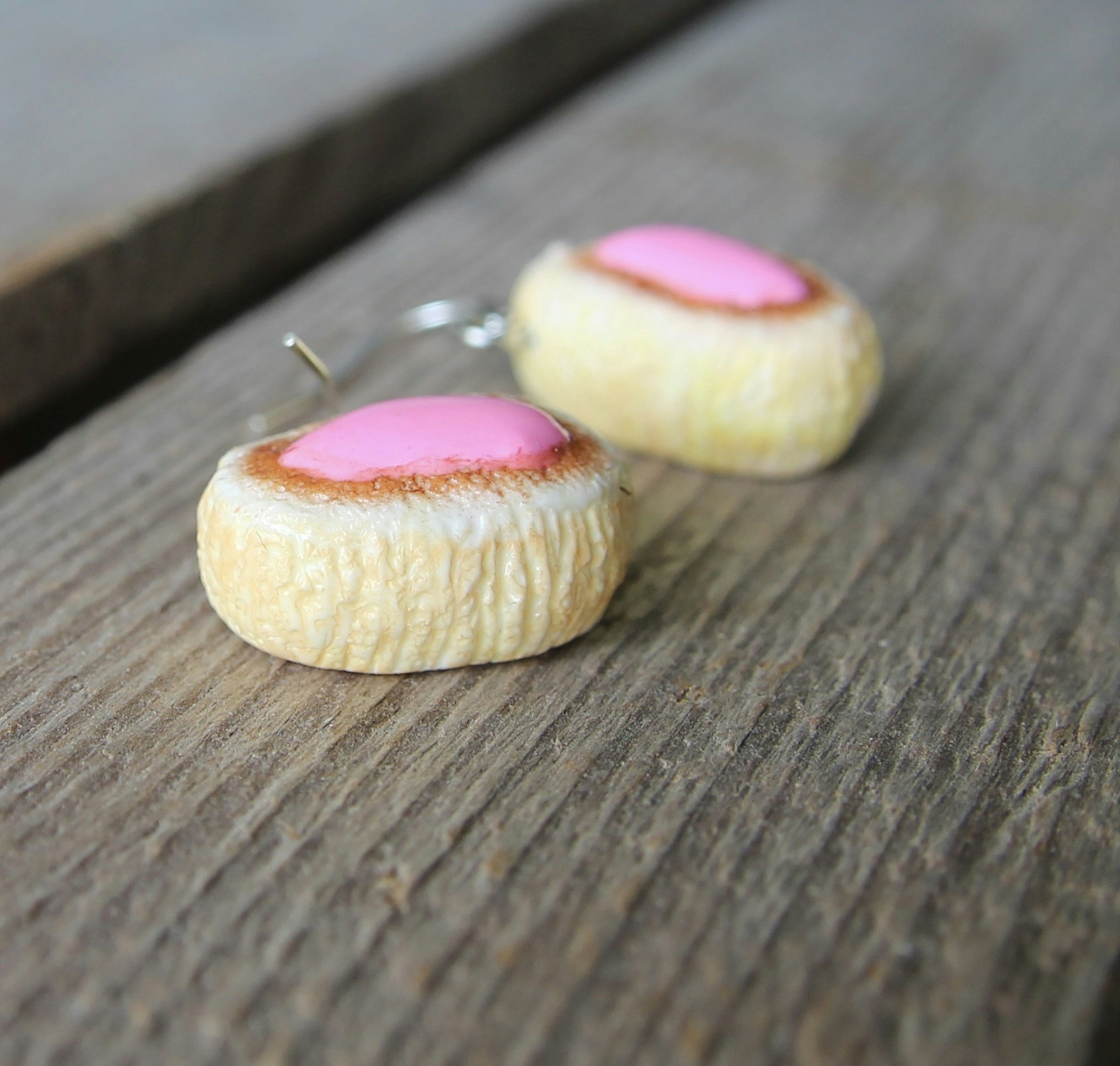 Örhängen, mazariner med rosa glasyr