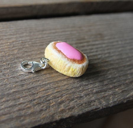 Halsbandshänge, mazarin med rosa glasyr