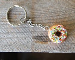 Key ring, donut with pink icing and sprinkles
