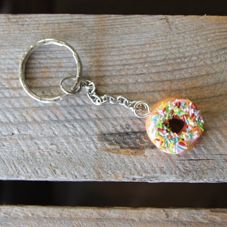 Key ring, donut with pink icing and sprinkles
