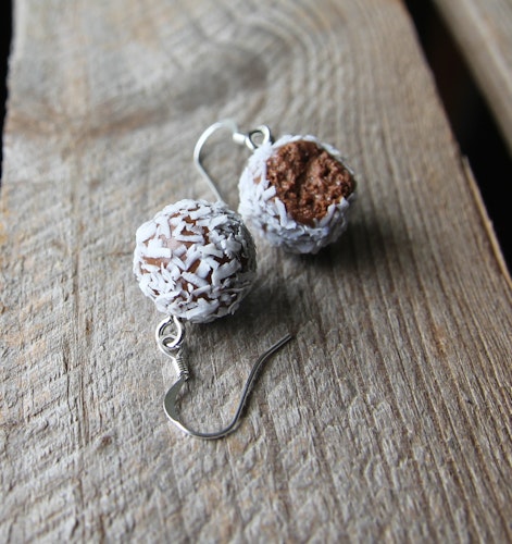 Örhängen, chokladbollar med kokos