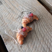 Earrings, chocolate croissants with berries