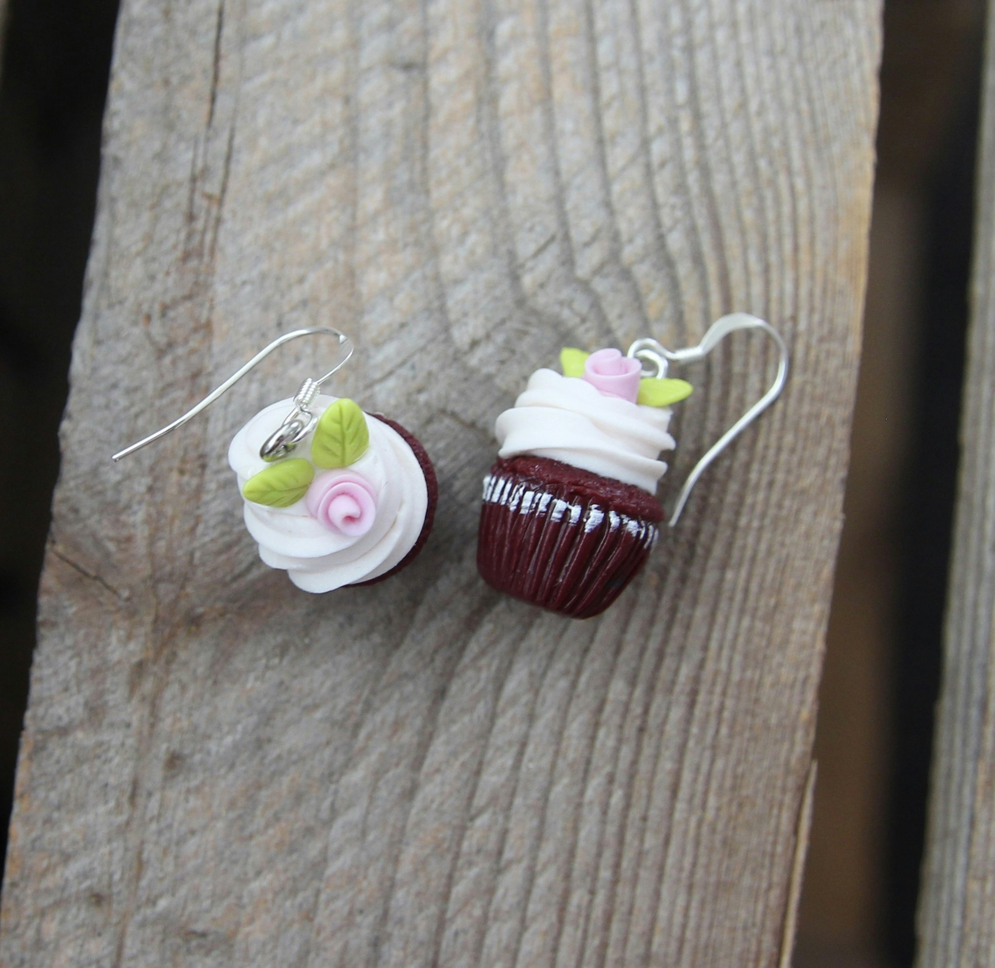 Örhängen, red velvet cupcakes
