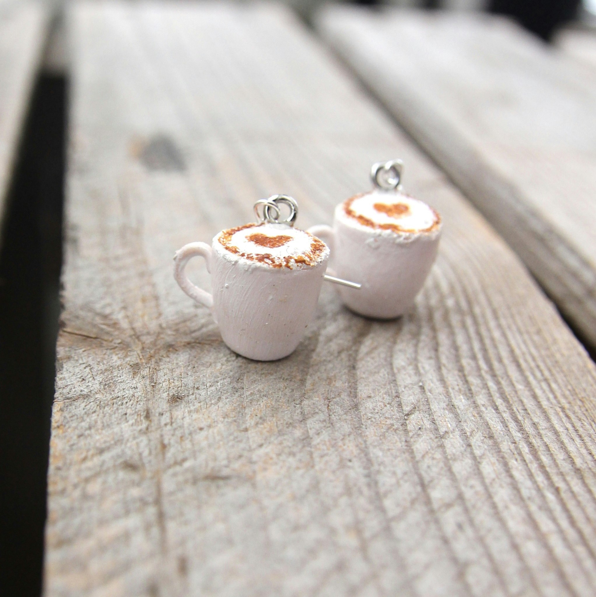 Örhängen, kaffe (cappuccino)