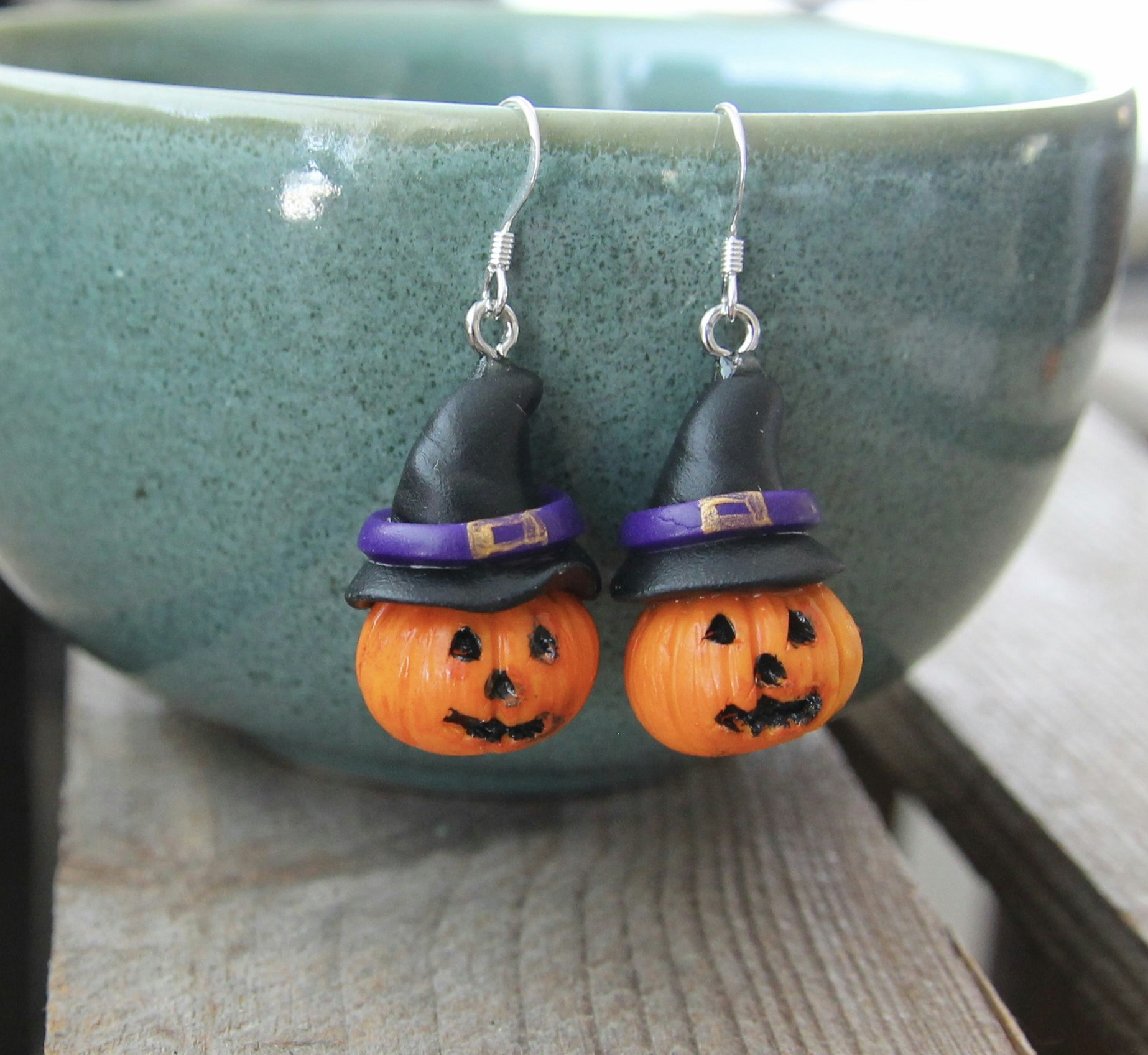 Örhängen, halloweenpumpor med häxhatt