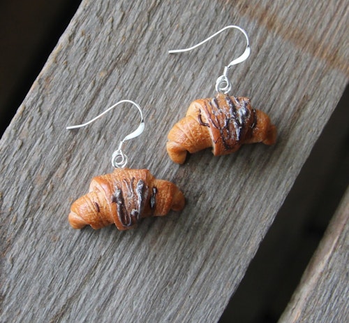 Örhängen, chokladcroissanter