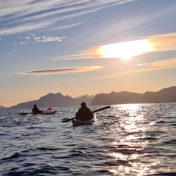 FULLBOKAD. Lofoten #19/2024: KAJAK nivå 2-3 för dig som är en av många men unik ändå!