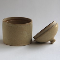 Burk med lock sand