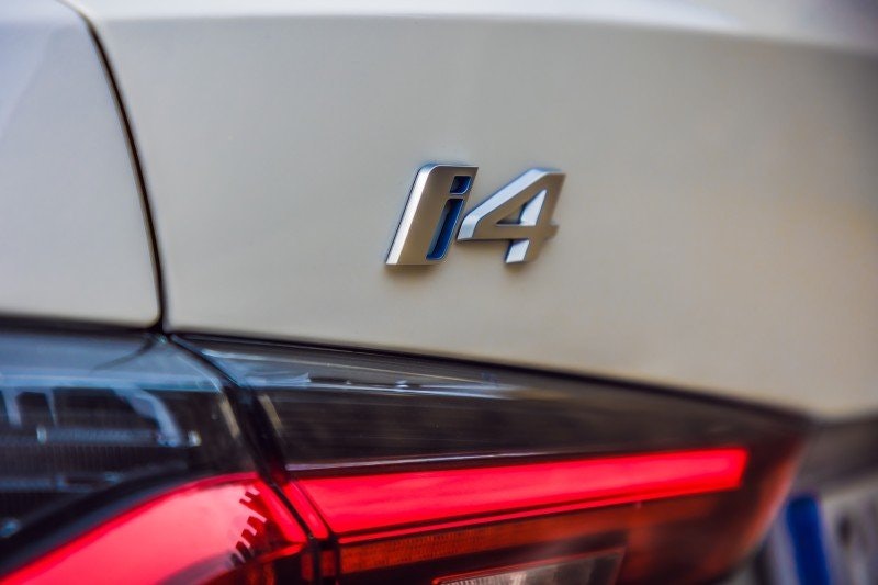 Skydda mot lacksläpp och skador av stenstänk på Bmw i4