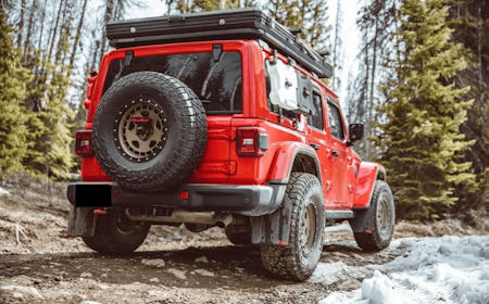 Jeep Wrangler skvettlapper foran