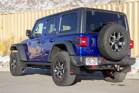 Jeep Wrangler skvettlapper foran