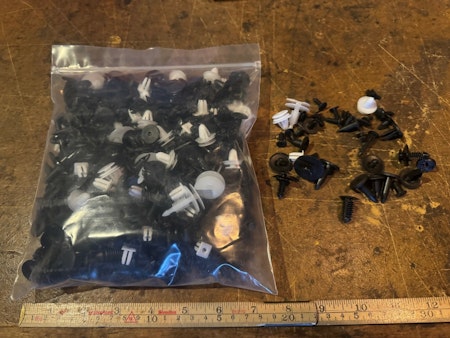 Blandad påse plastclips
