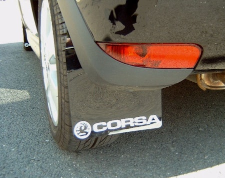 Opel Corsa dekal på svarta stänklappar