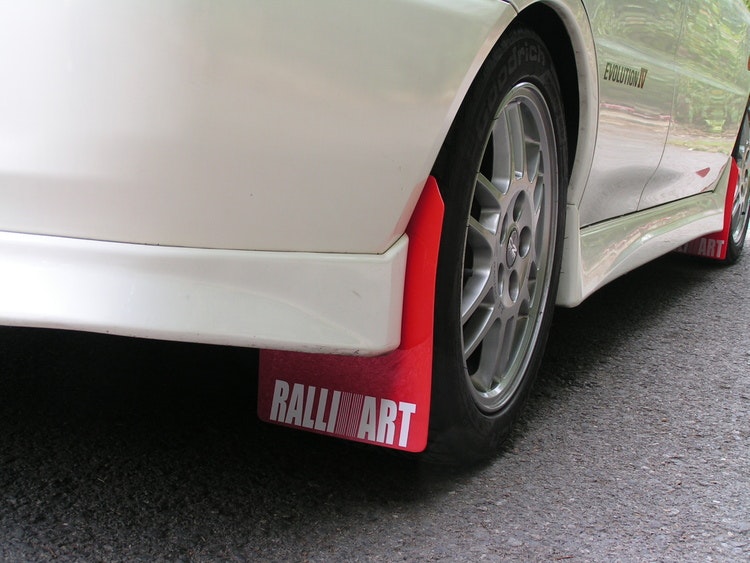 Mitsubishi Evo 4 Rally skvettlapper - Tillpasset!