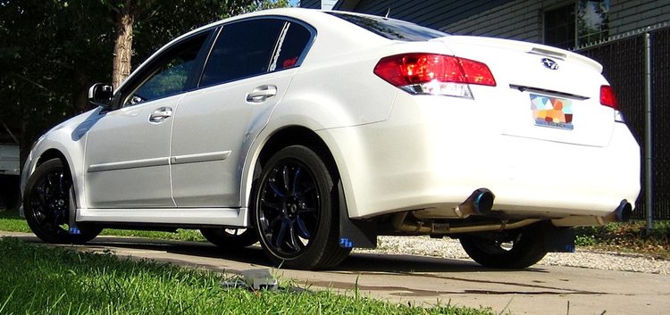 Subaru Legacy / Outback stänklappar  2010 - 2014
