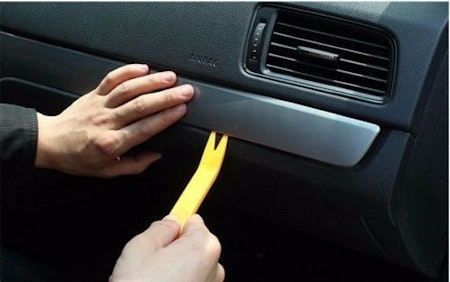 Verktyg att benda loss plastpaneler i bilen med