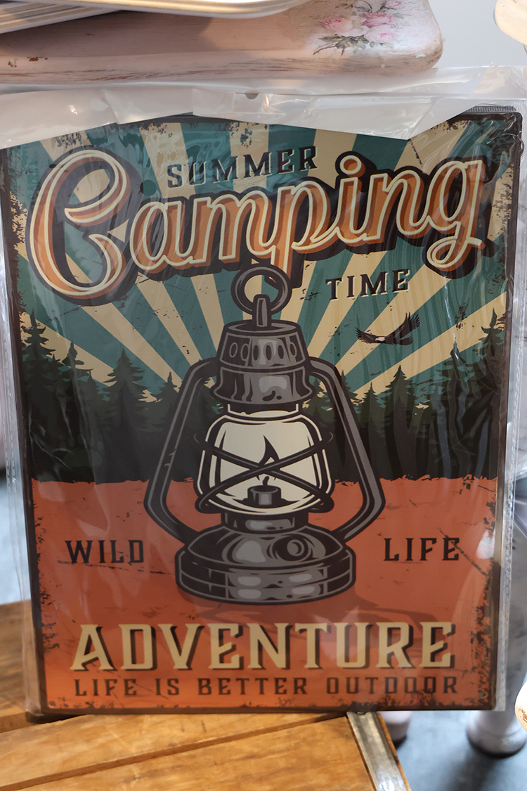 Plåtskyltar med Camping-tema