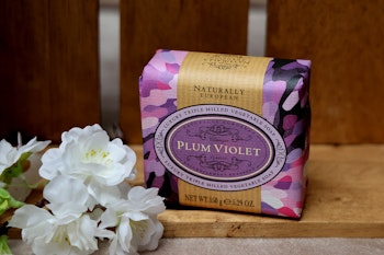 Plum Violet Tvål