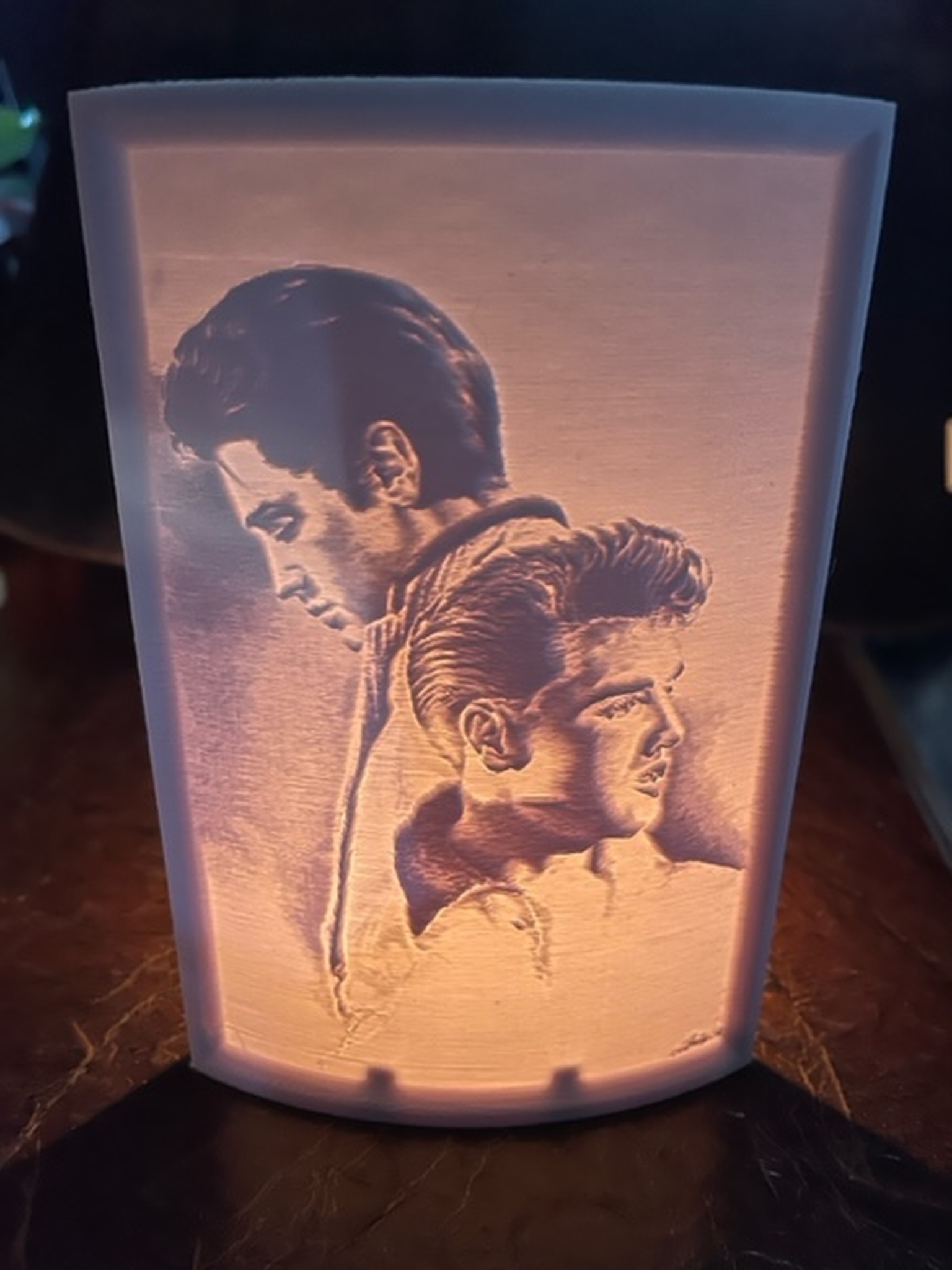 Ljusstakar med Elvis-motiv