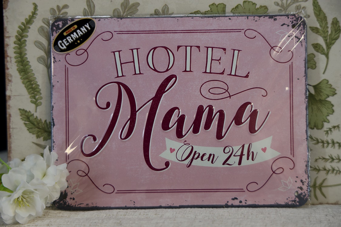 Plåtskylt, Hotell Mama Open 24 h