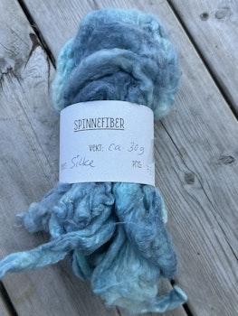Håndfarget silkefiber