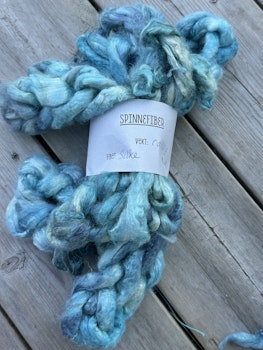 Håndfarget silkefiber