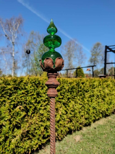 Grön spira av glas