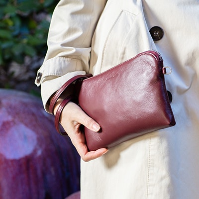 POUCH liten handväska Vinröd, - ANTON ALICE | A Scandinavian brand for  refined leather Bags & Accessor