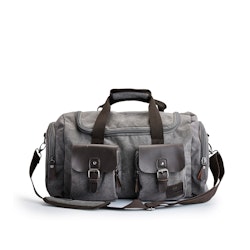 SNYGG TRENDIG DUFFELBAG MED IMITATIONSLÄDER FRÅN SUTHERLAND & SONS – GRÅ