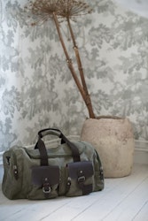 SNYGG TRENDIG DUFFELBAG MED IMITATIONSLÄDER FRÅN SUTHERLAND & SONS – GRÖN