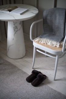 FÅRSKINNSTOFFLOR FRÅN YLLEVERKET – BRUN
