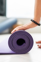 KOMPLETT YOGASET I MILJÖVÄNLIGT MATERIAL – LILA