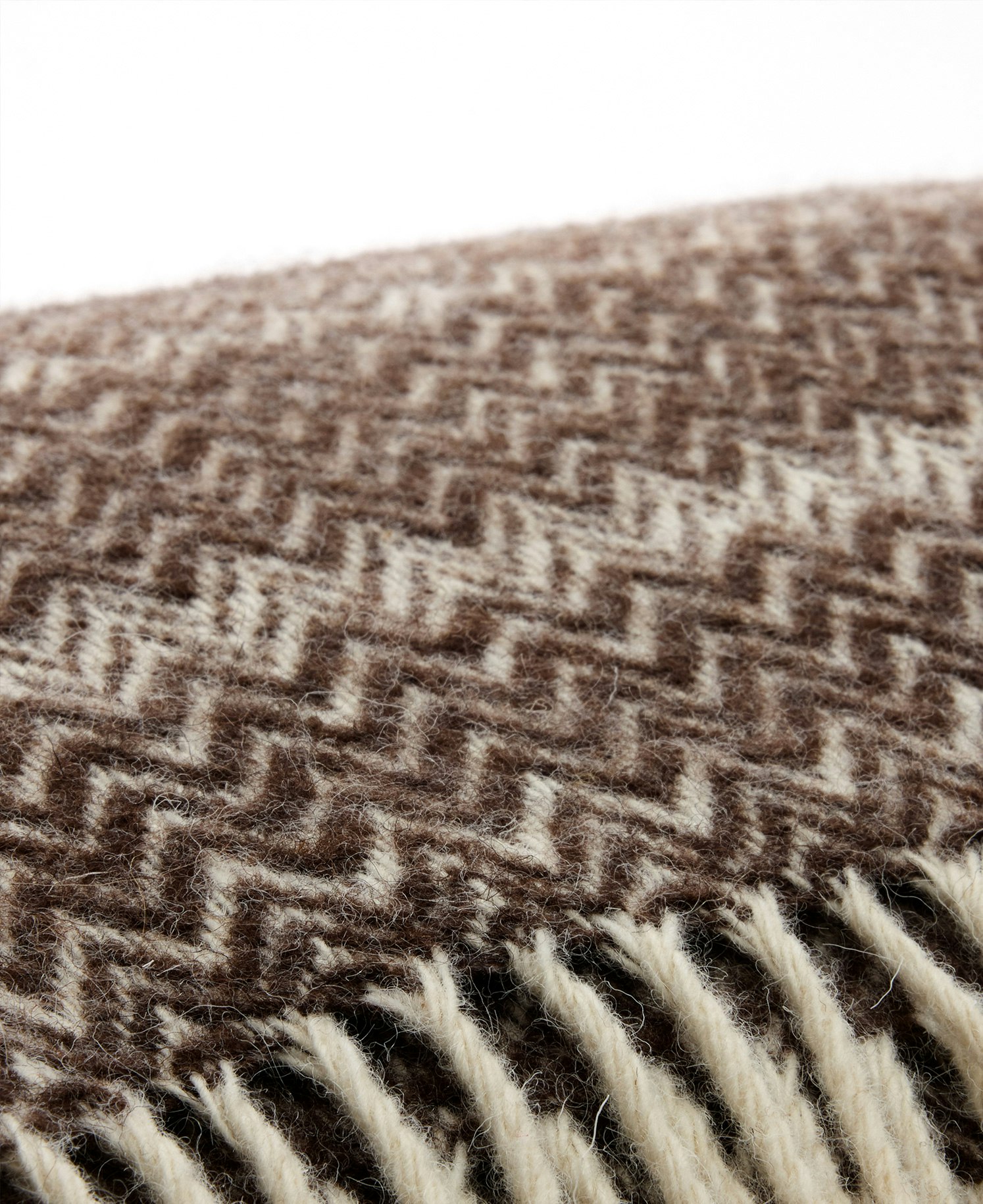 HÄRLIG ULLPLÄD FRÅN YLLEVERKET – BRUN FISKBEN