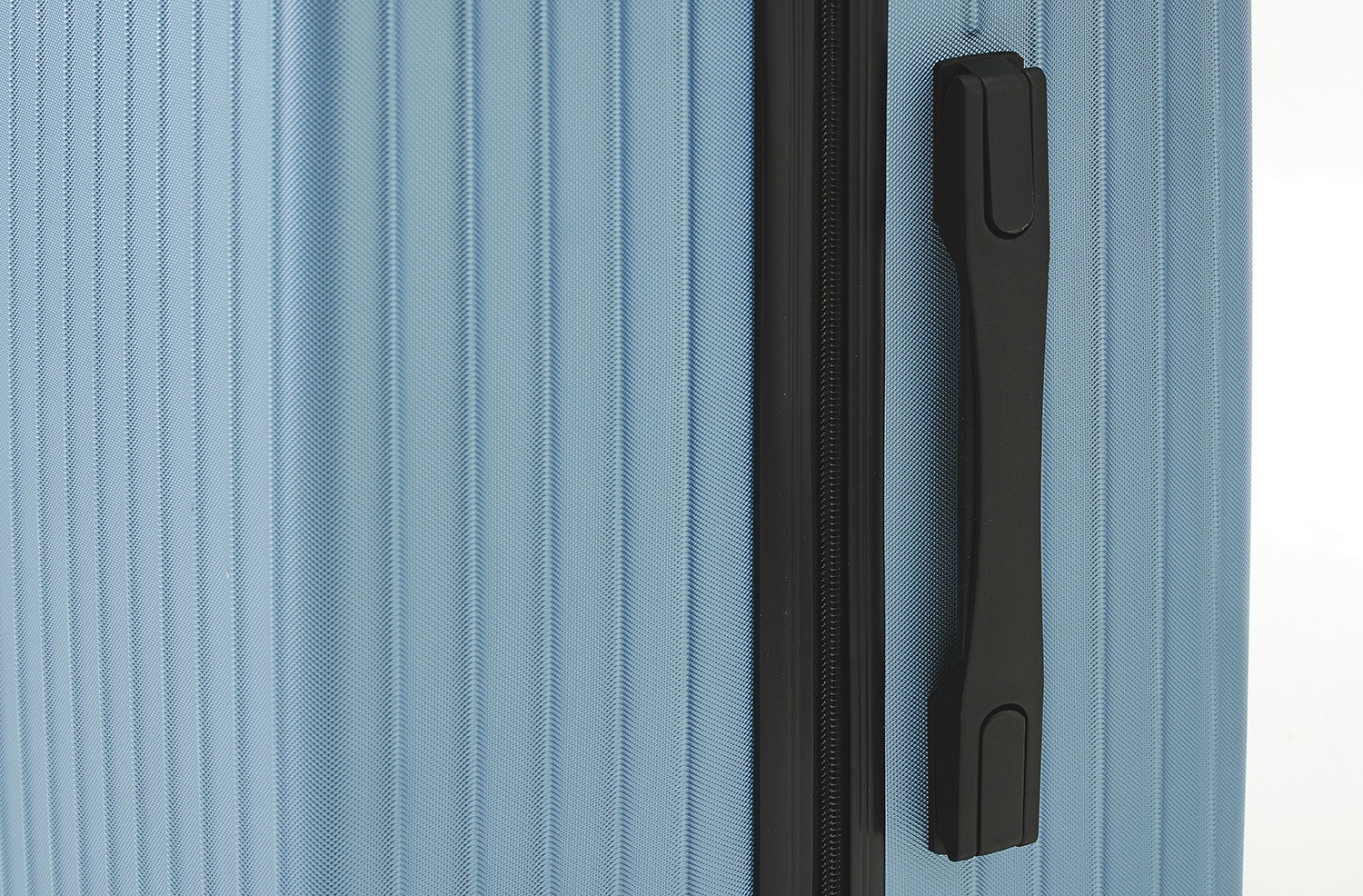Mellanstor resväska i tidlös design från Sutherland & Sons - Silver blue