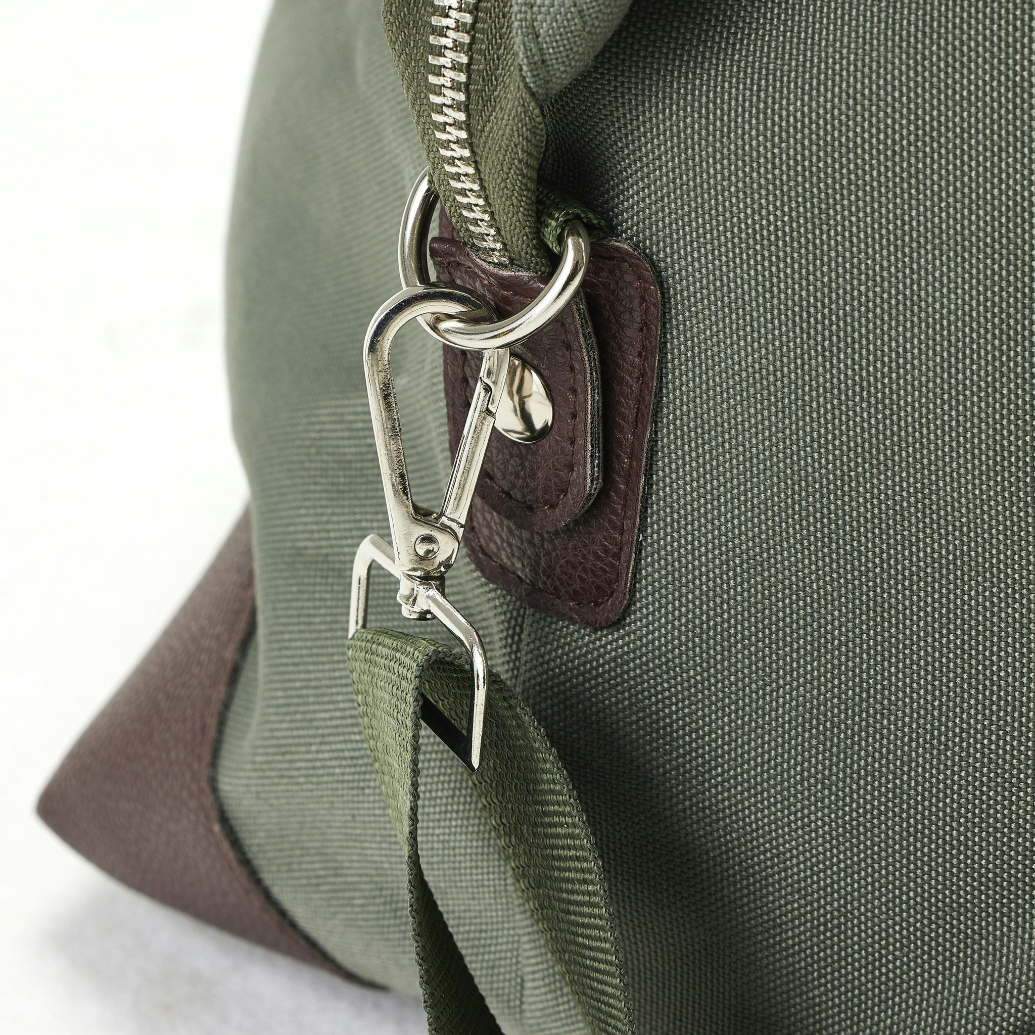 TRENDIG DUFFELBAG FRÅN SUTHERLAND & SONS – grön