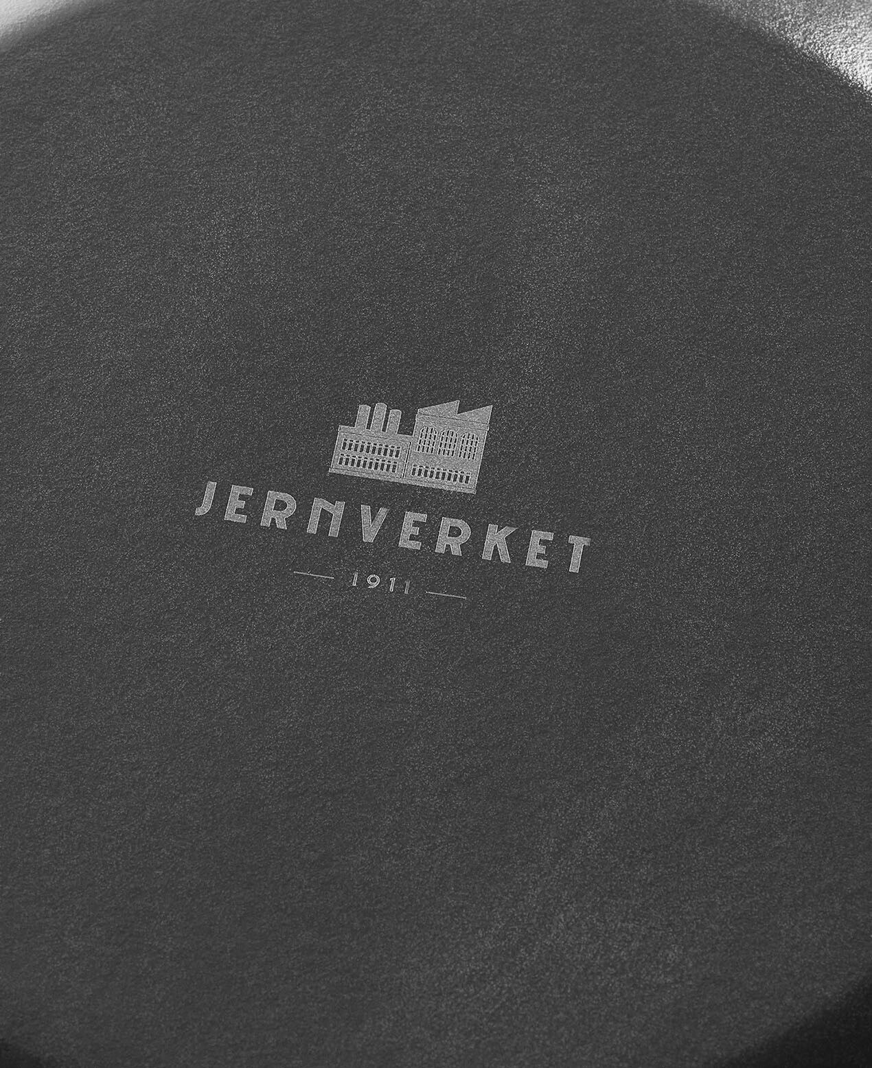 Stekpanna i Gjutjärn med keramisk beläggning från Jernverket 28cm - Svart